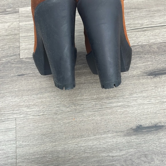 Boots - Picture 3 of 7